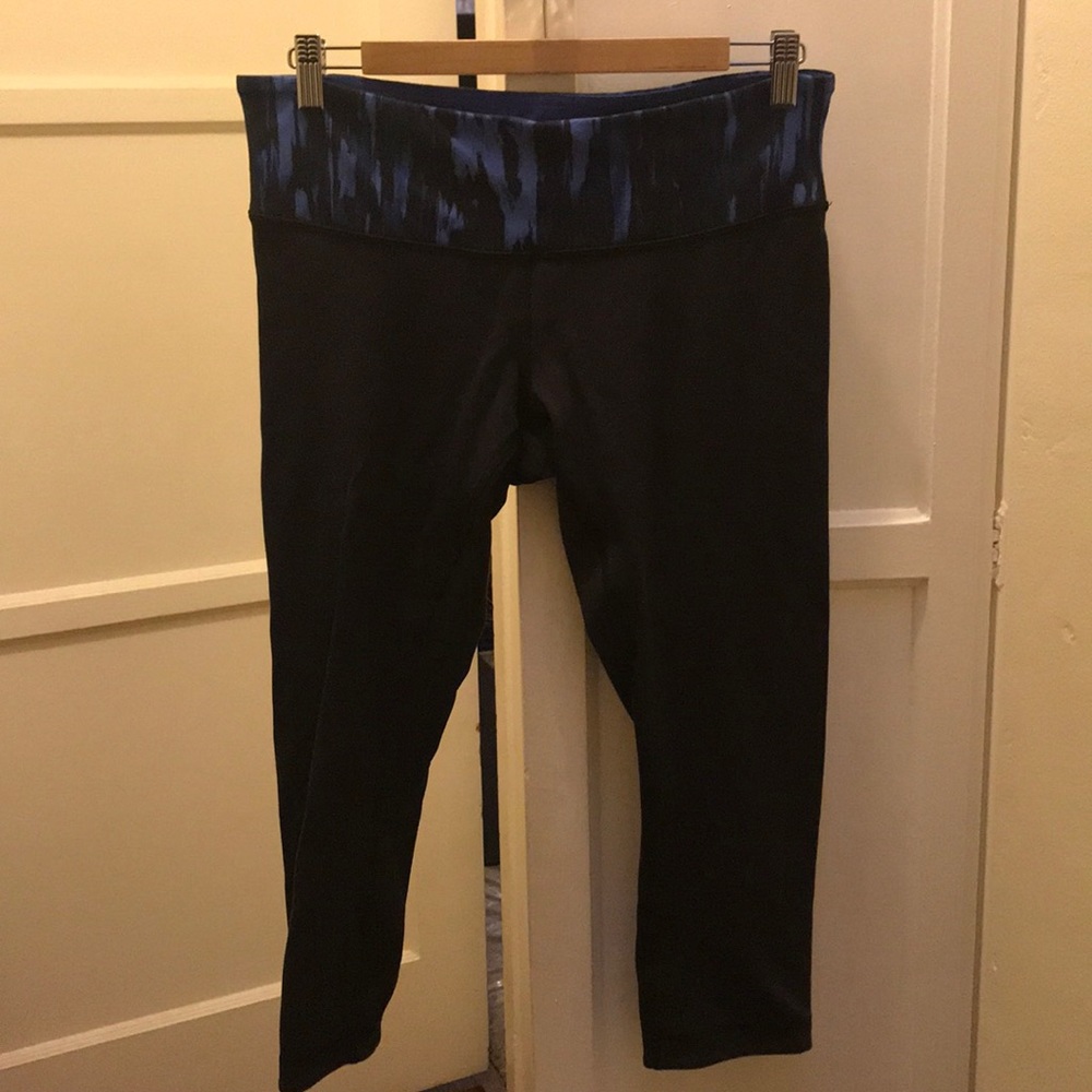 Reversible Blue and Black Cropped Leggings